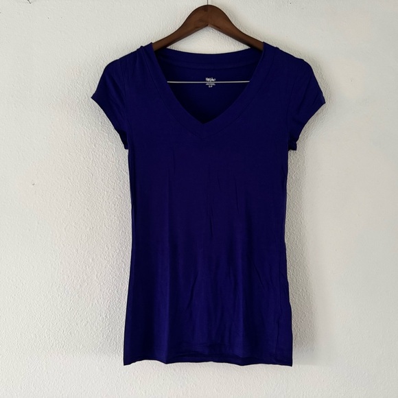 Basic Short Sleeve Tee Womens Small Everyday Capsule Wardrobe Staple V Neck Y2K - Picture 9 of 9